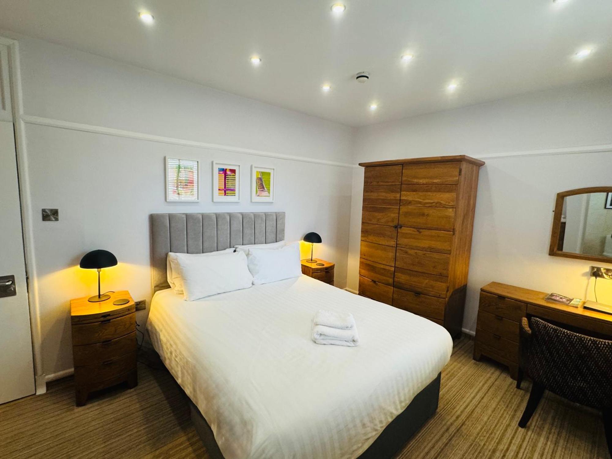 Charlotte House Hotel Lincoln Bagian luar foto
