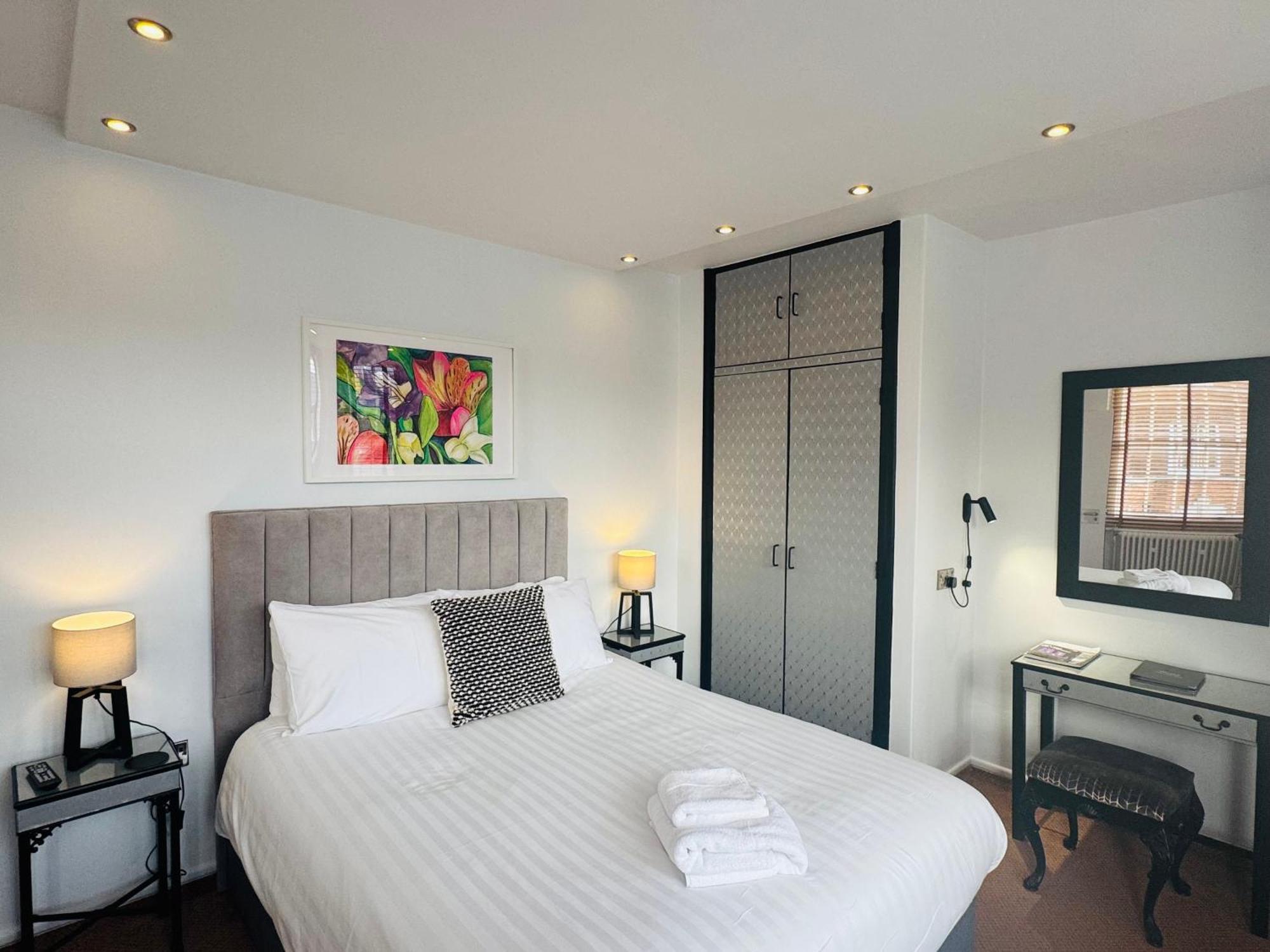 Charlotte House Hotel Lincoln Bagian luar foto
